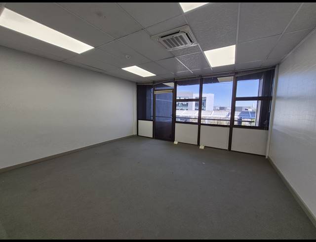 898M² OFFICE TO LET IN SANDTON CENTRAL